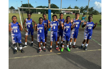Pour leur premier match sous leurs nouveaux maillots, les U13 poursuivent leur série de victoires.